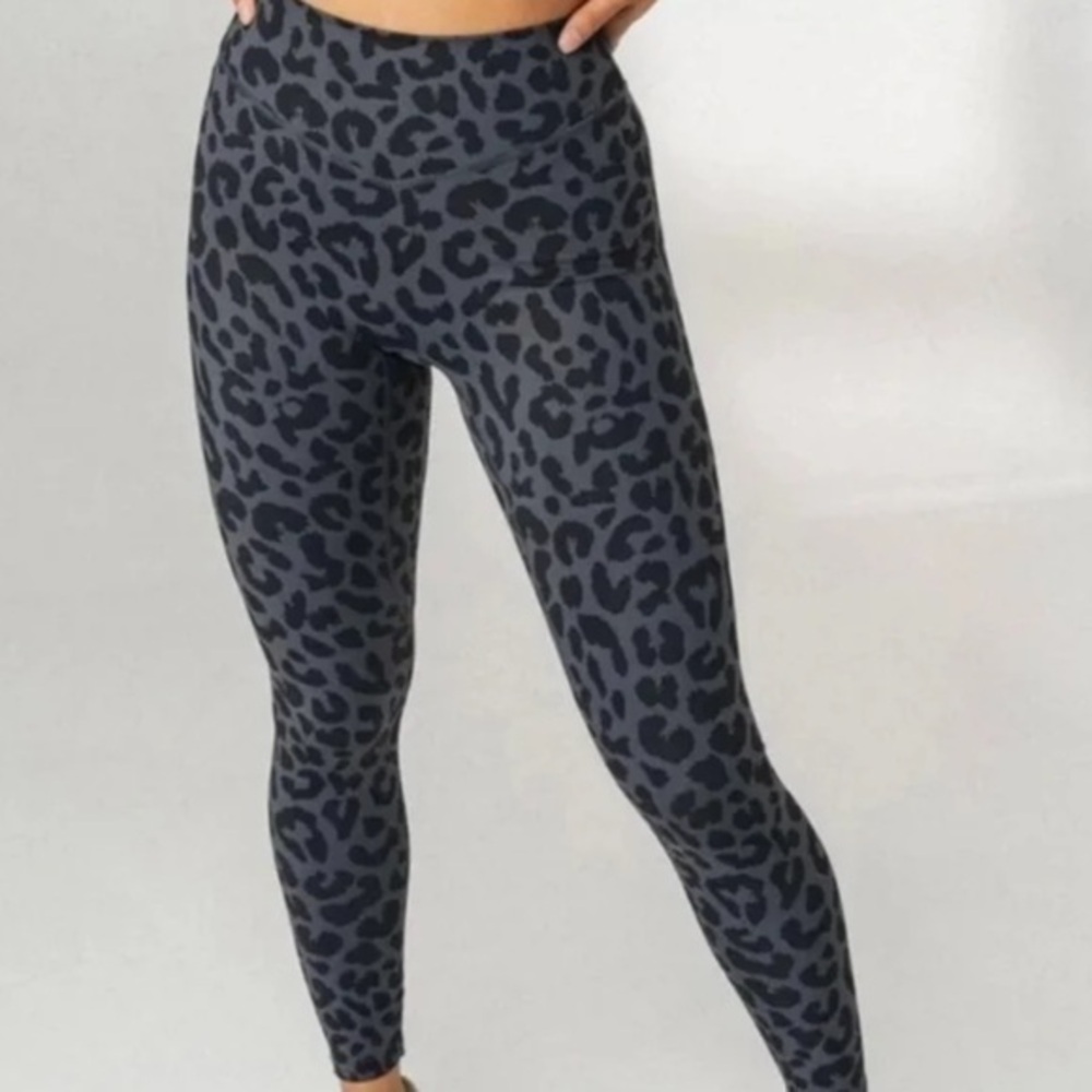 White Fox Active Leggings Black/Gray King Cheetah Size S